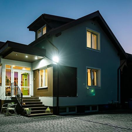 Pension Gallery Braşov Exteriör bild
