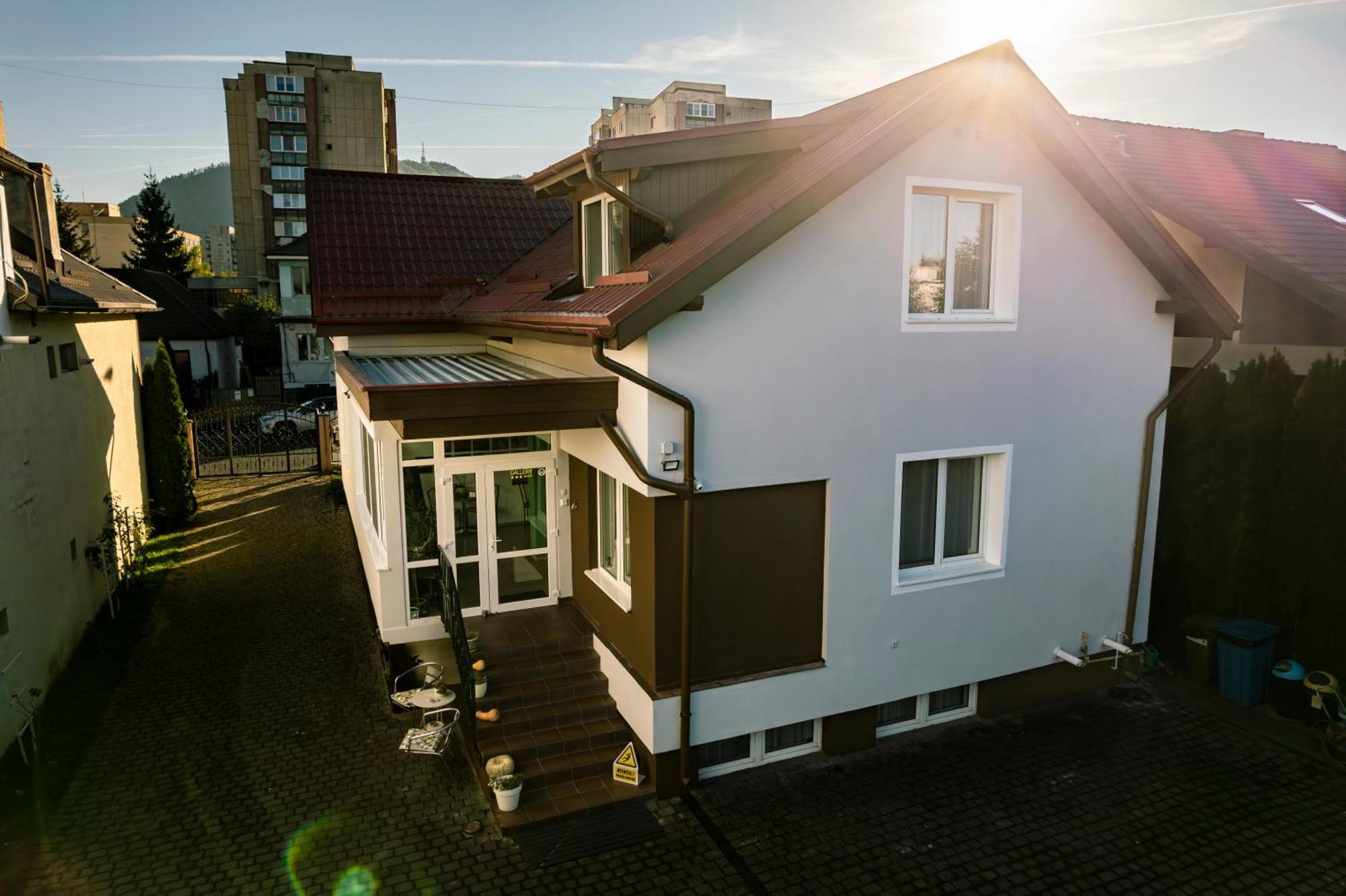 Pension Gallery Braşov Exteriör bild
